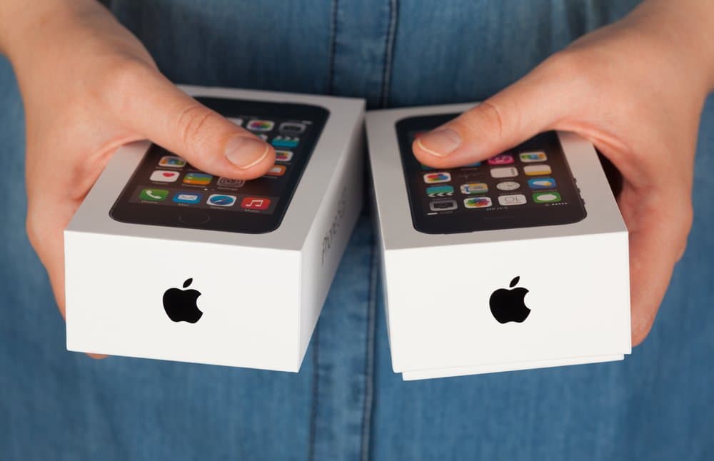 Les nouveaux modèles d'iPhone seront vendus avec des écouteurs grâce à une loi française !